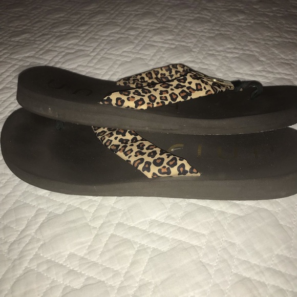 Unisa Brown Leopard Print Flip Flop Sandals Sizr 11M - Picture 5 of 7